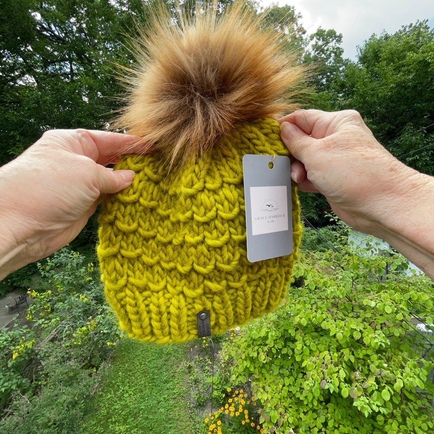 BAMBOO BEANIE IN GOLDEN MEADOW W GRIZZLY POM