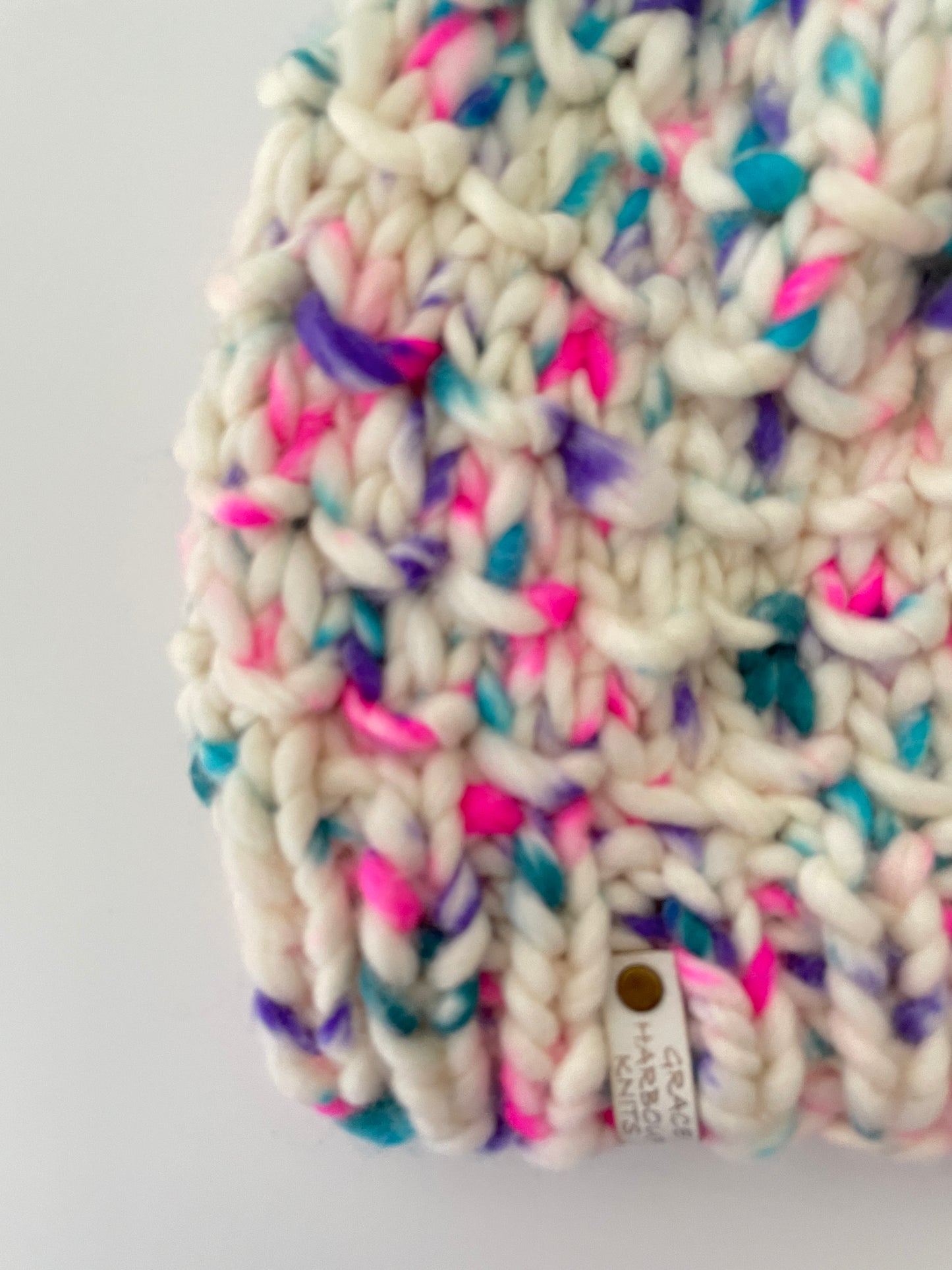 BAMBOO BEANIE IN CUPCAKE- WHITE POM