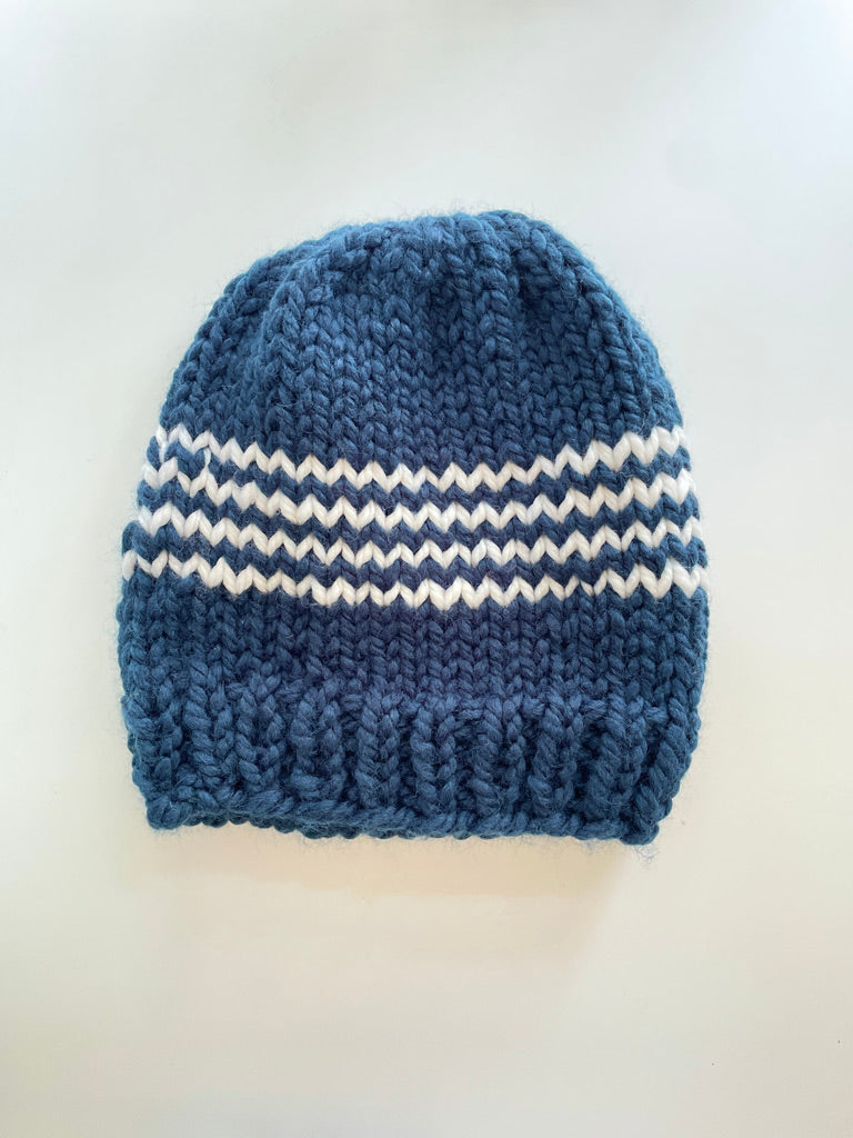 The TEAM SPIRIT Beanie in TORONTO MAPLE LEAFS COLOURS