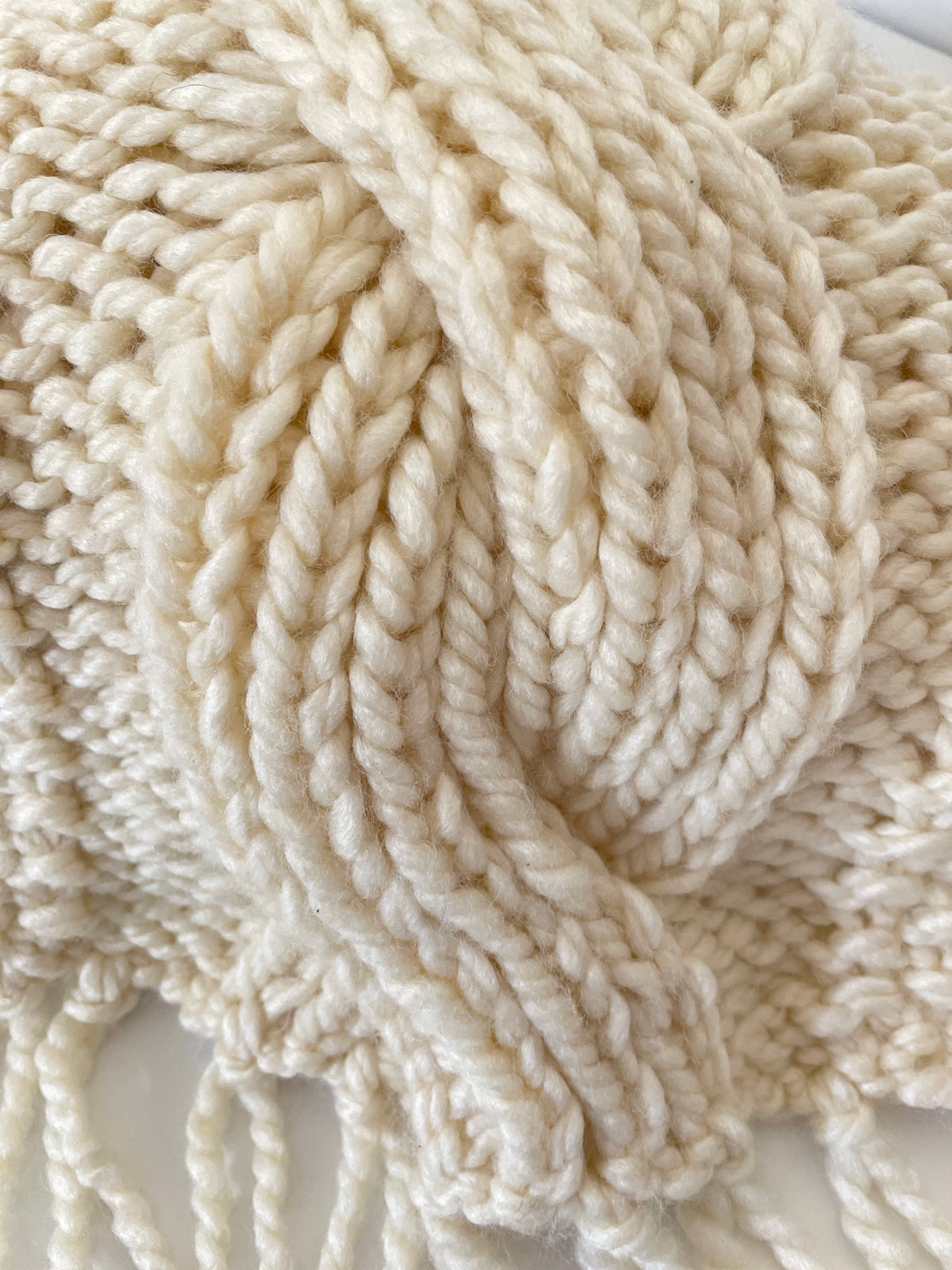 CLASSIC CABLE SCARF IN ARAN