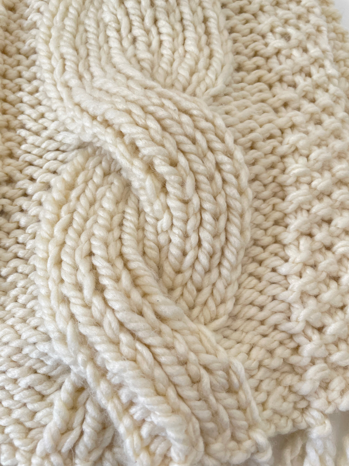 CLASSIC CABLE SCARF IN ARAN